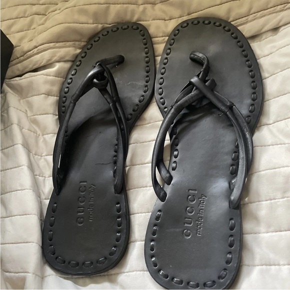 Black Gucci not sandals flip flops Italy size8 us 9
